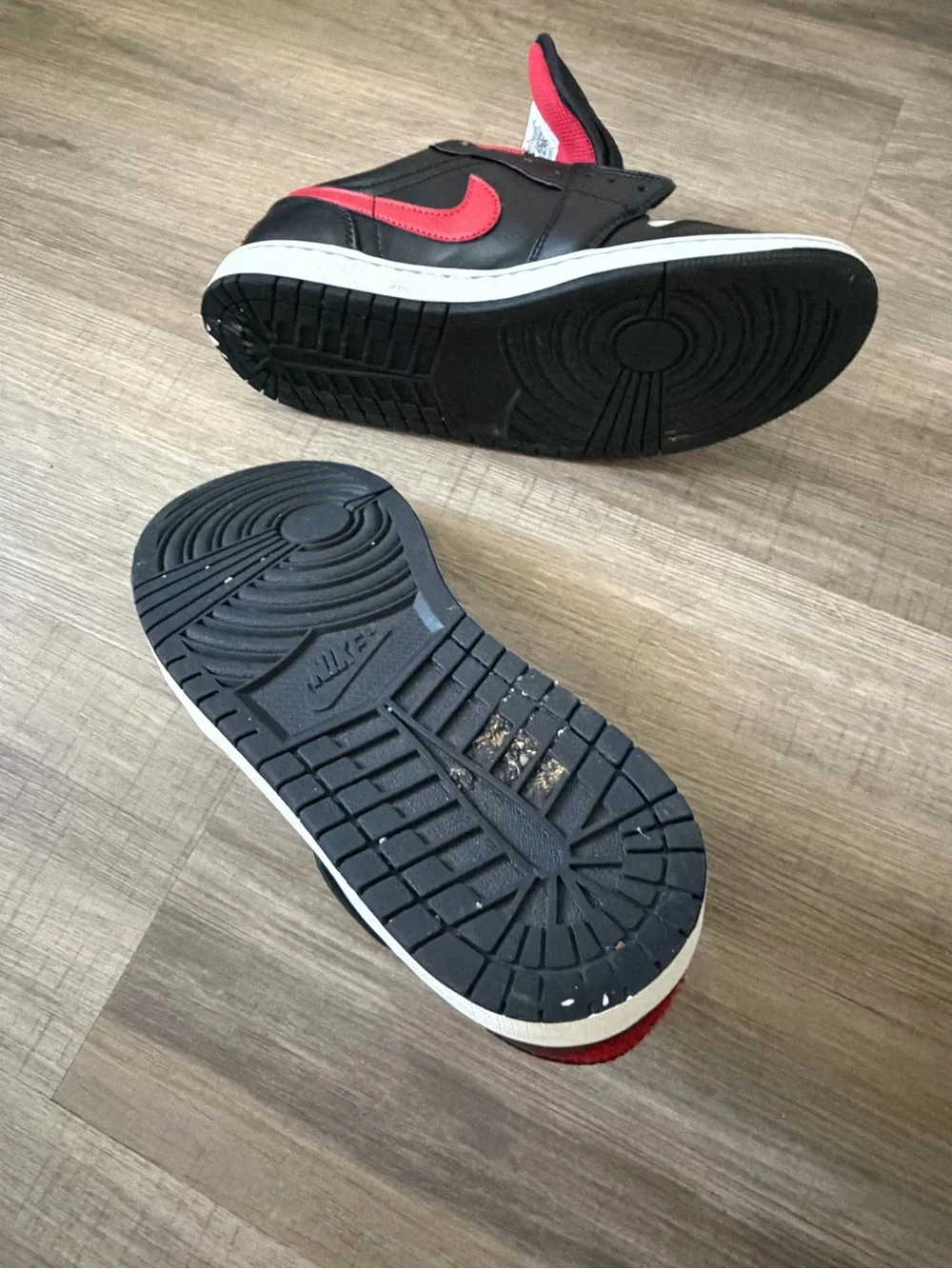 Nike Black/Red/White Low-Top Sneakers